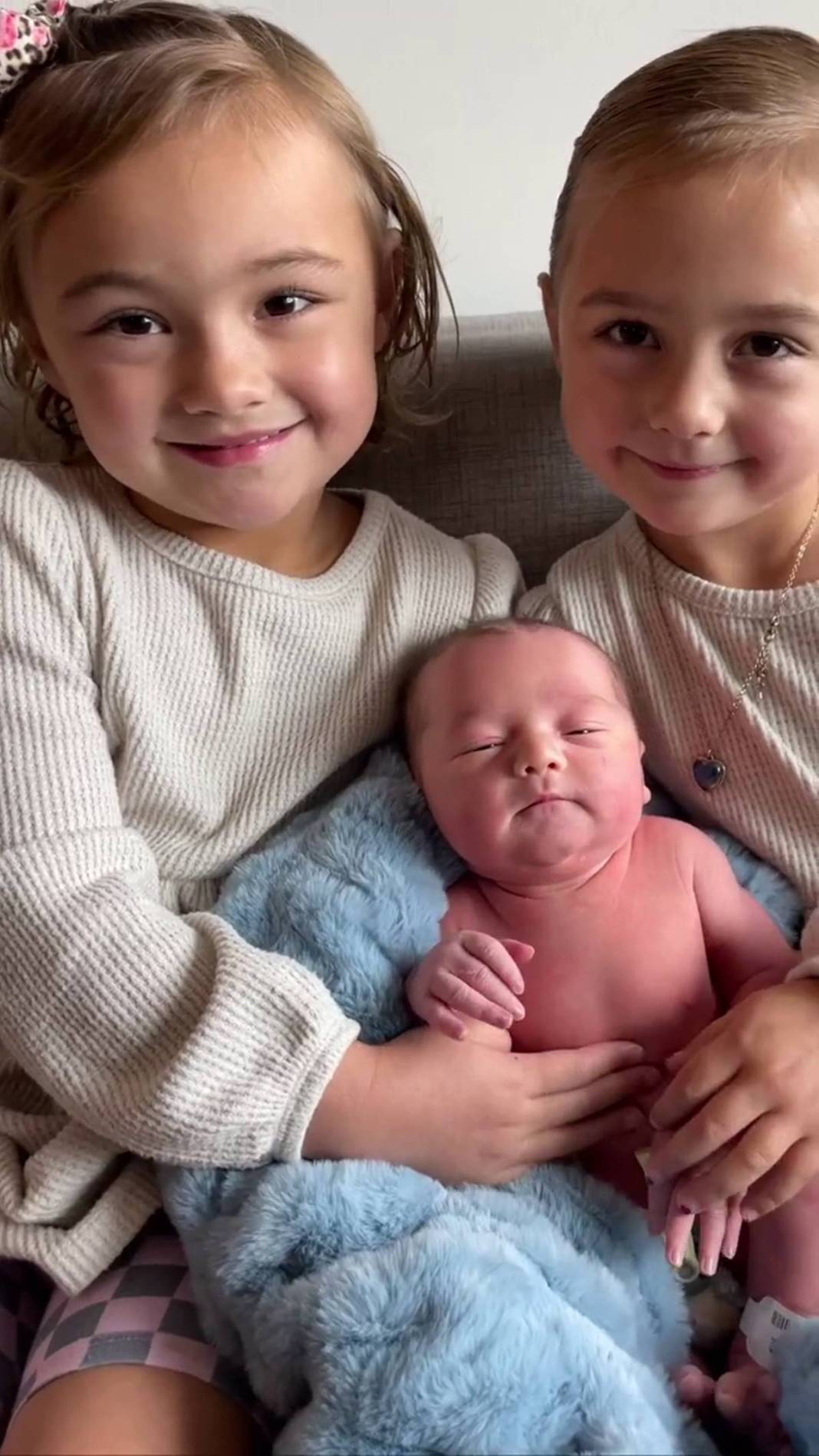 56 yaşındaki kadın, torununu doğurdu 14